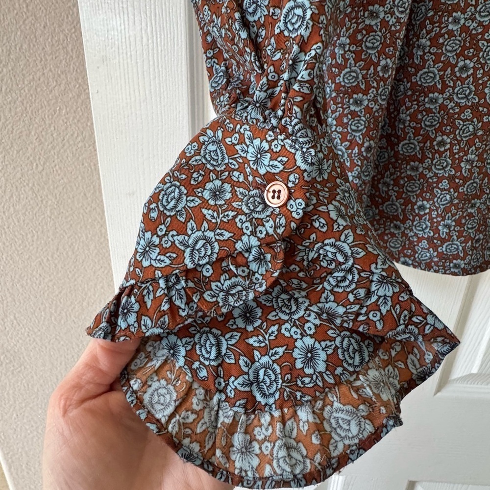 Helder Korean Couture Button Down Floral Blouse - Picture 6 of 16